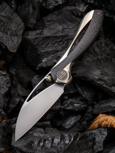 WE KNIFE CO -821B , Pleroma , Bohler M390 , 6AL4V Titanium Inlay Carbon Fiber