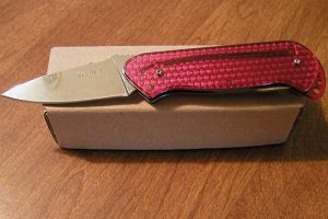 CRKT-5202R Rollock Razor sharp edge Red handle (2.25)