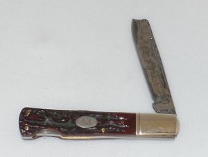Marbles Knives-MR271 , Raccoon Lockback Folding Knife, 2-3/4'' Plain Blade, Jigged Bone Handles, Nickel Silver Bolsters.