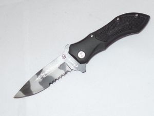 Smith & Wesson -CK2CMS Medium Homeland Security W/ Camo, Part Serrated Drop Ponit Blade-CK2CMS