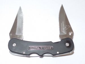 Smith & Wesson-CH400DL Cuttin Horse Lockback Folding Knife, 1 Serrated  & 1 Plain Blade-CH400DL