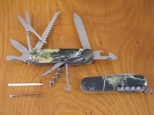 Victorinox- 53498 - Swiss Army Huntsman Multi Tool Knife